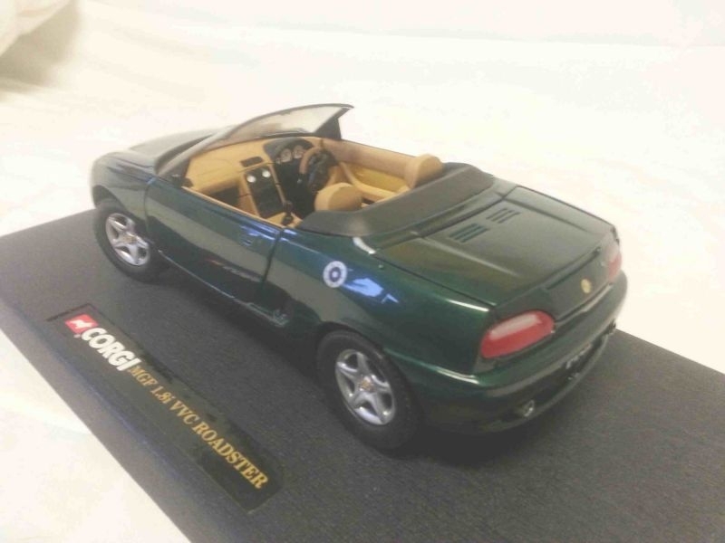 Corgi 1:18